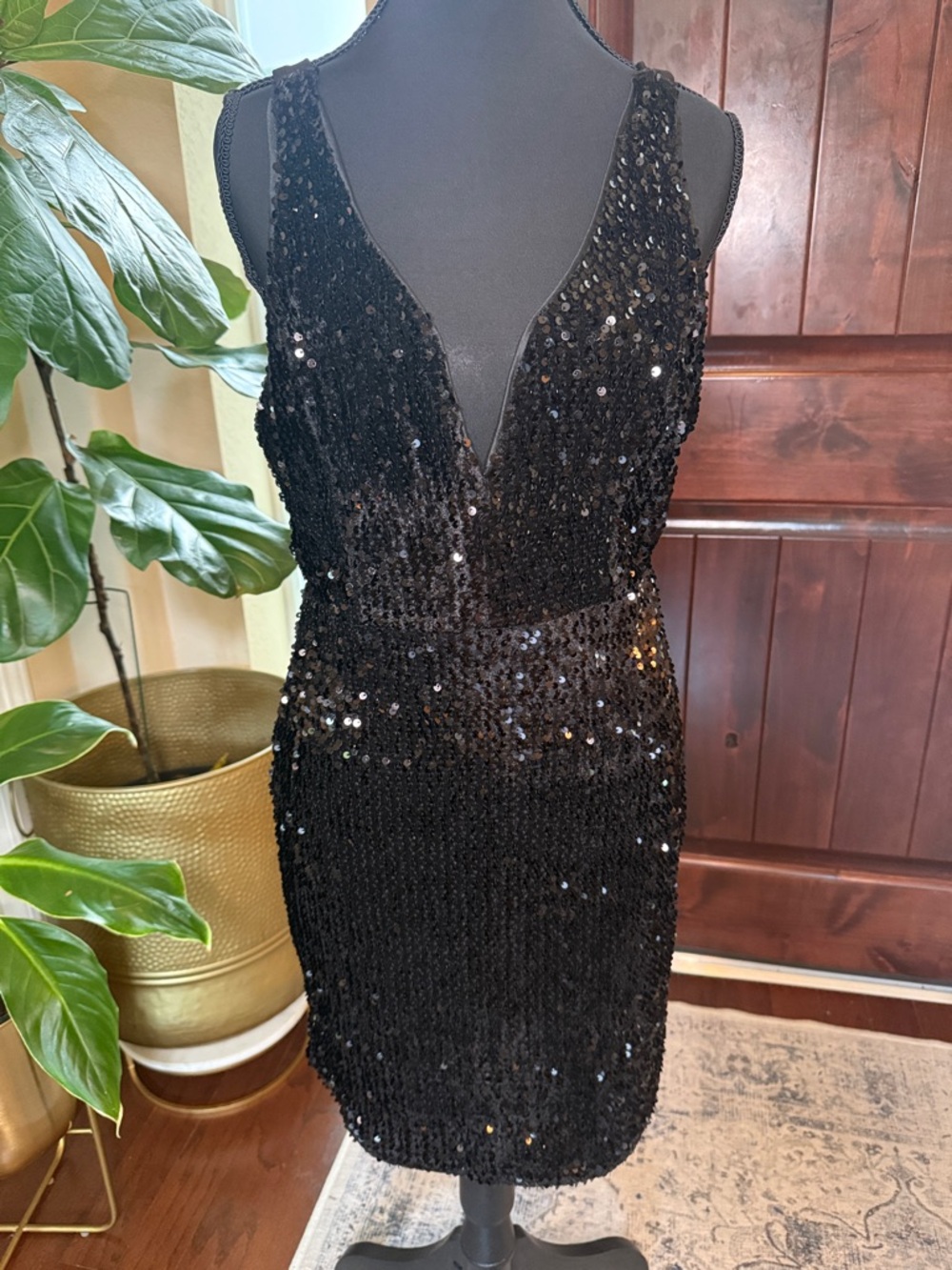 Everly Black Sequin V-Neck Sleeveless Dress Size M
